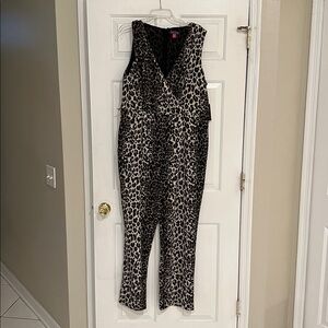 NWT Vince Camuto womens Sleeveless Elegant Leopard Belted Jumpsuit size 16